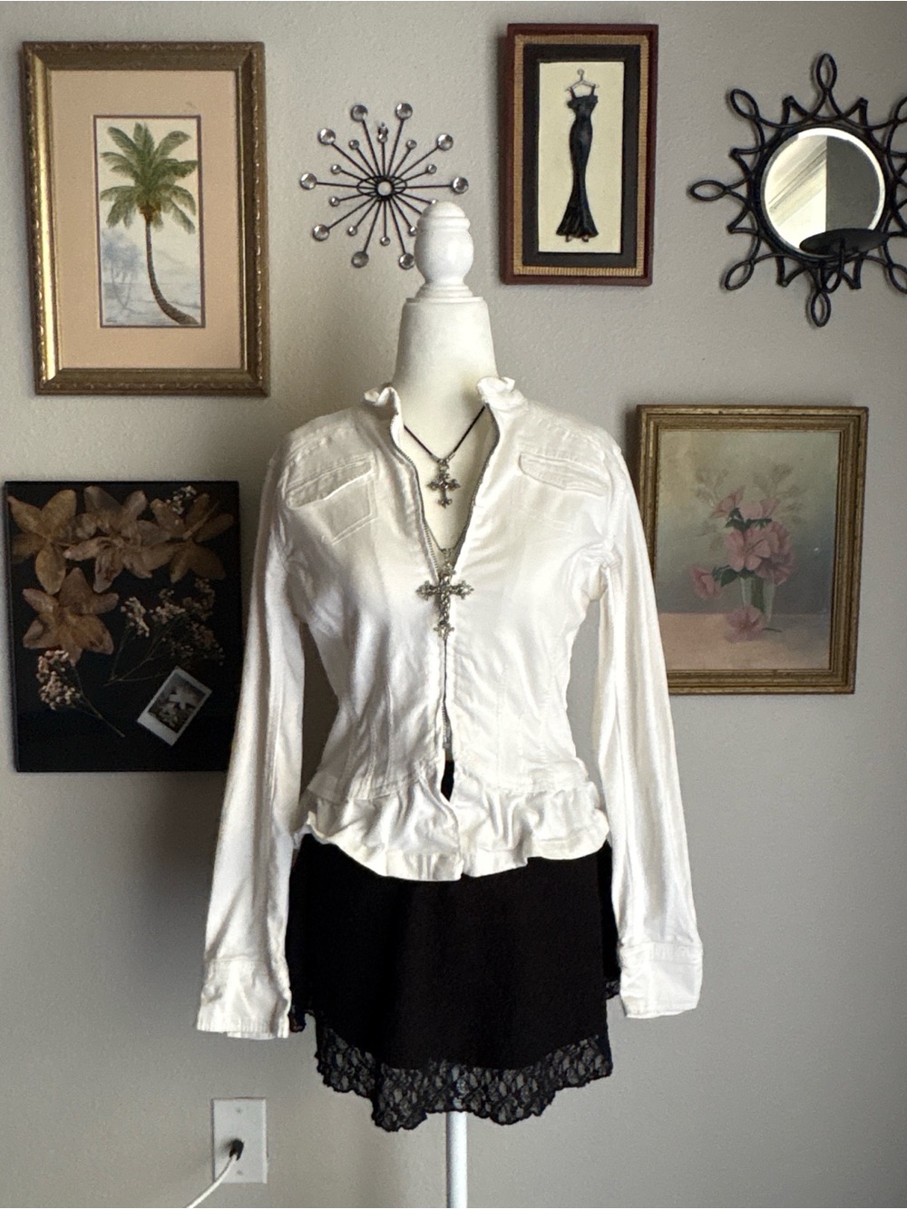 White Ruffled Collar Women's Zip-Up Top